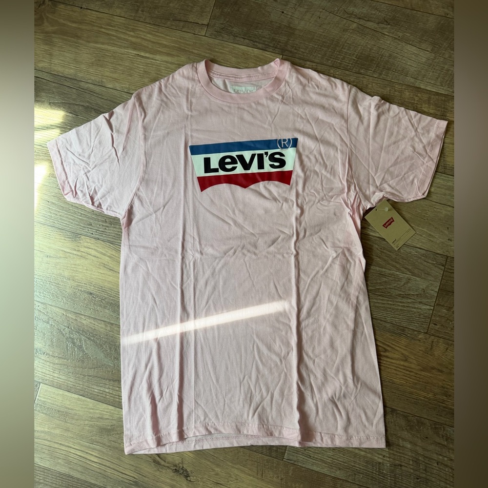 Levi's Men’s Pink Tee with Blue White and Red Logo. Size Medium.New with Tags